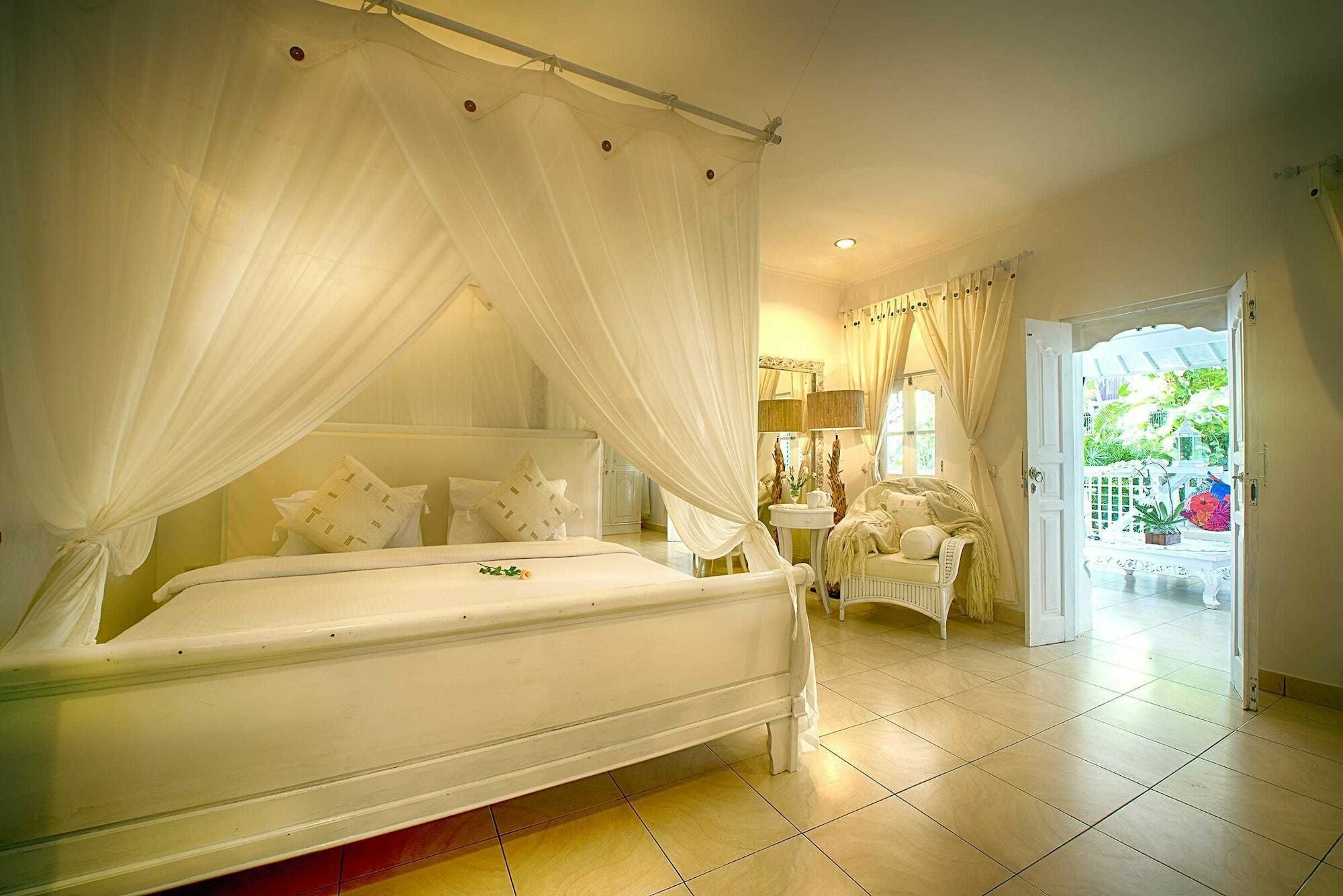 Villa White Stars Seminyak Buitenkant foto