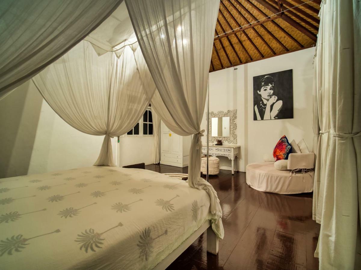 Villa White Stars Seminyak Buitenkant foto