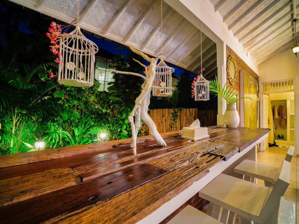 Villa White Stars Seminyak Buitenkant foto