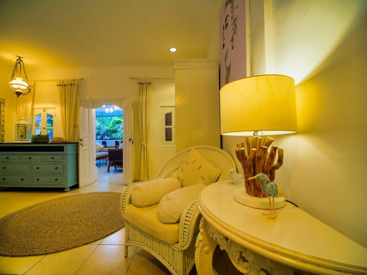 Villa White Stars Seminyak Buitenkant foto